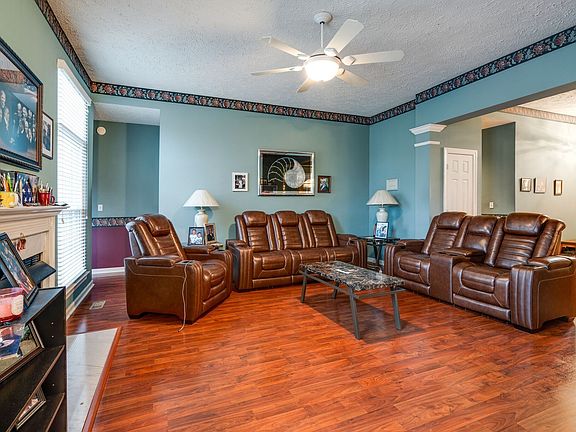 4th image of 221 Cherry Hill Dr