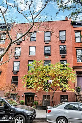 Sold by Sotheby's International Realty | media 35