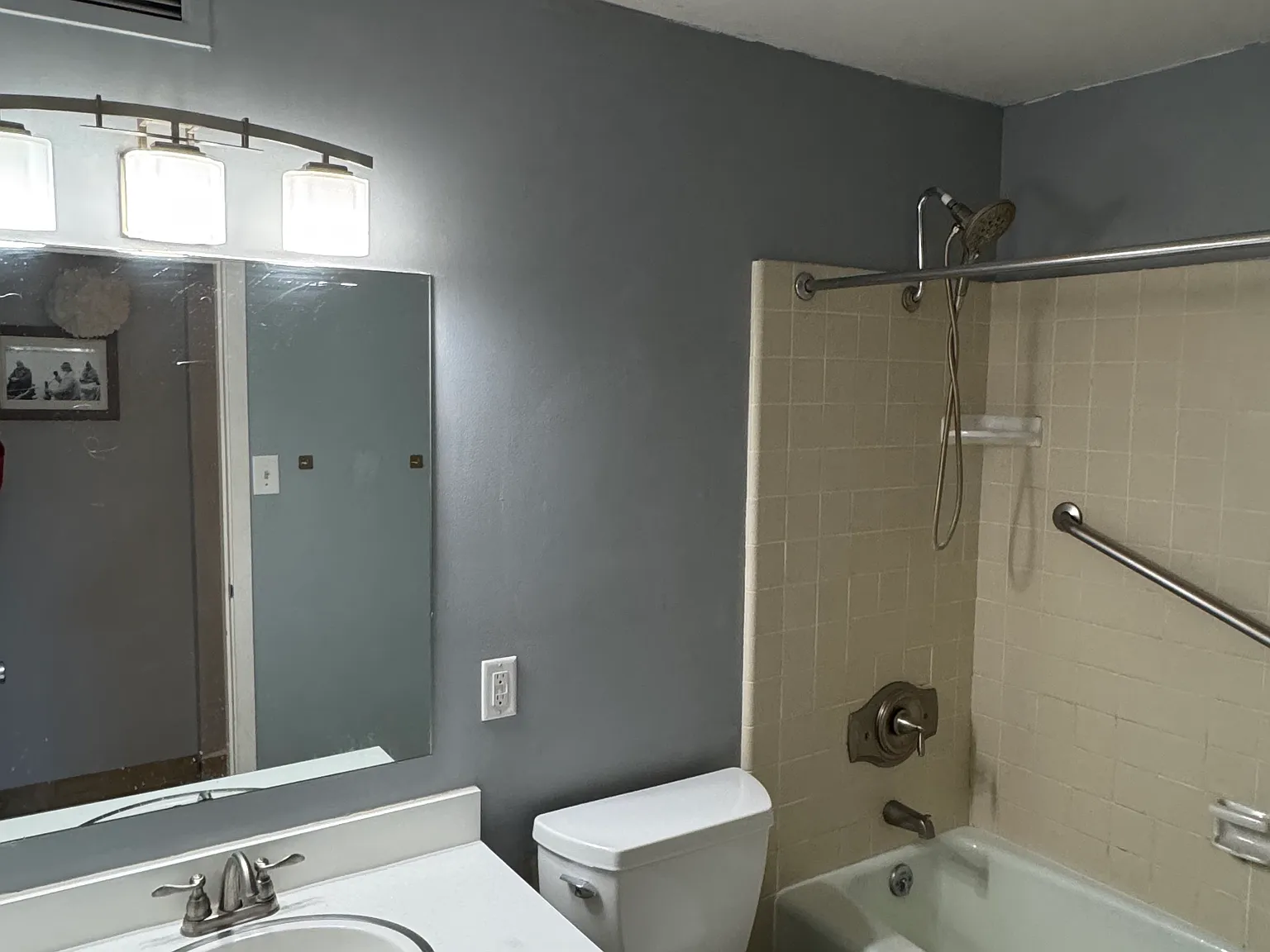 2 bed, 1052 sqft, $1,050 — Photo 1