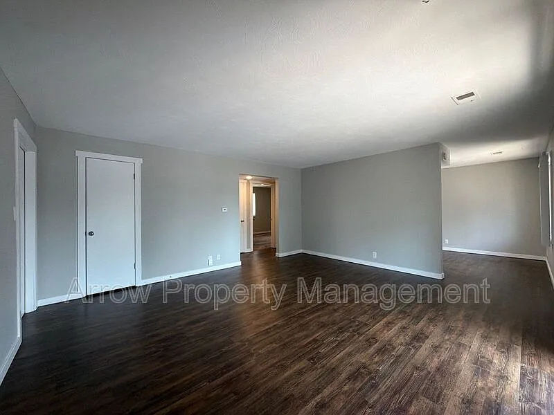 2 bed, 1.0 bath, $950 — Photo 3