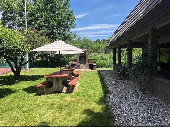 3rd image of 17 Stony Brook Dr