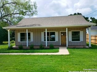 1506 Oak St, Bandera, TX 78003