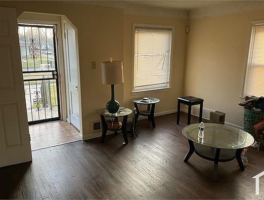 3rd image of 18550 Margareta St