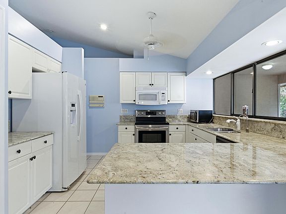 3rd image of 560 N Cypress Drive