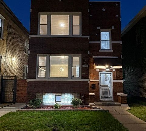 2nd image of 6951 S Artesian Ave
