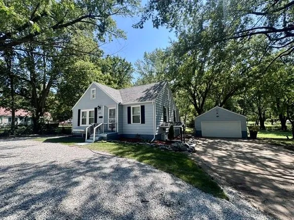 6315 E Red Bridge Rd, Kansas City, MO 64134