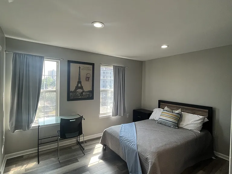 20 Ashby Lane3 Master Front — Photo 1