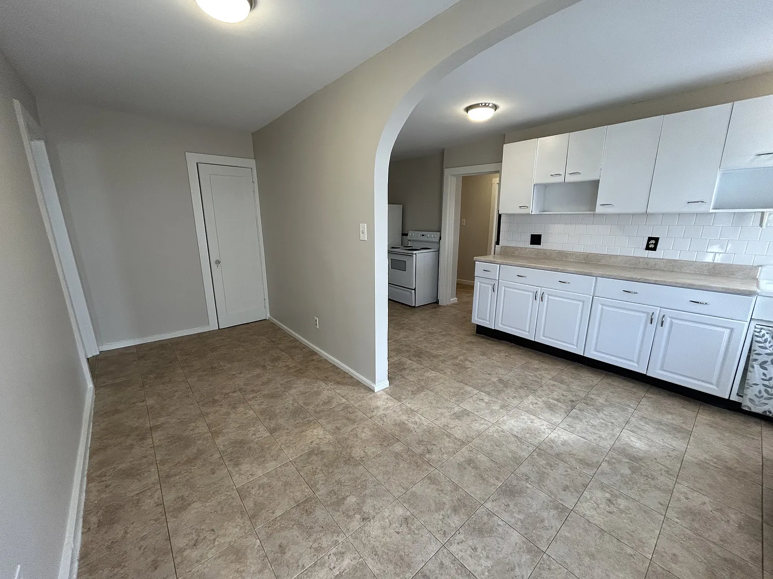 2 Ureco Terrace - 2R — Photo 2