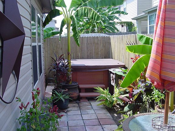 Outside Patio w/ tile 