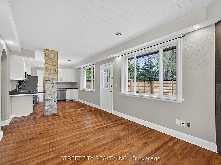 1055 Commissioners Rd E — Photo 8