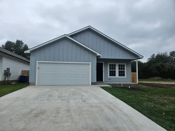 511 Moore St, Gonzales, TX 78629