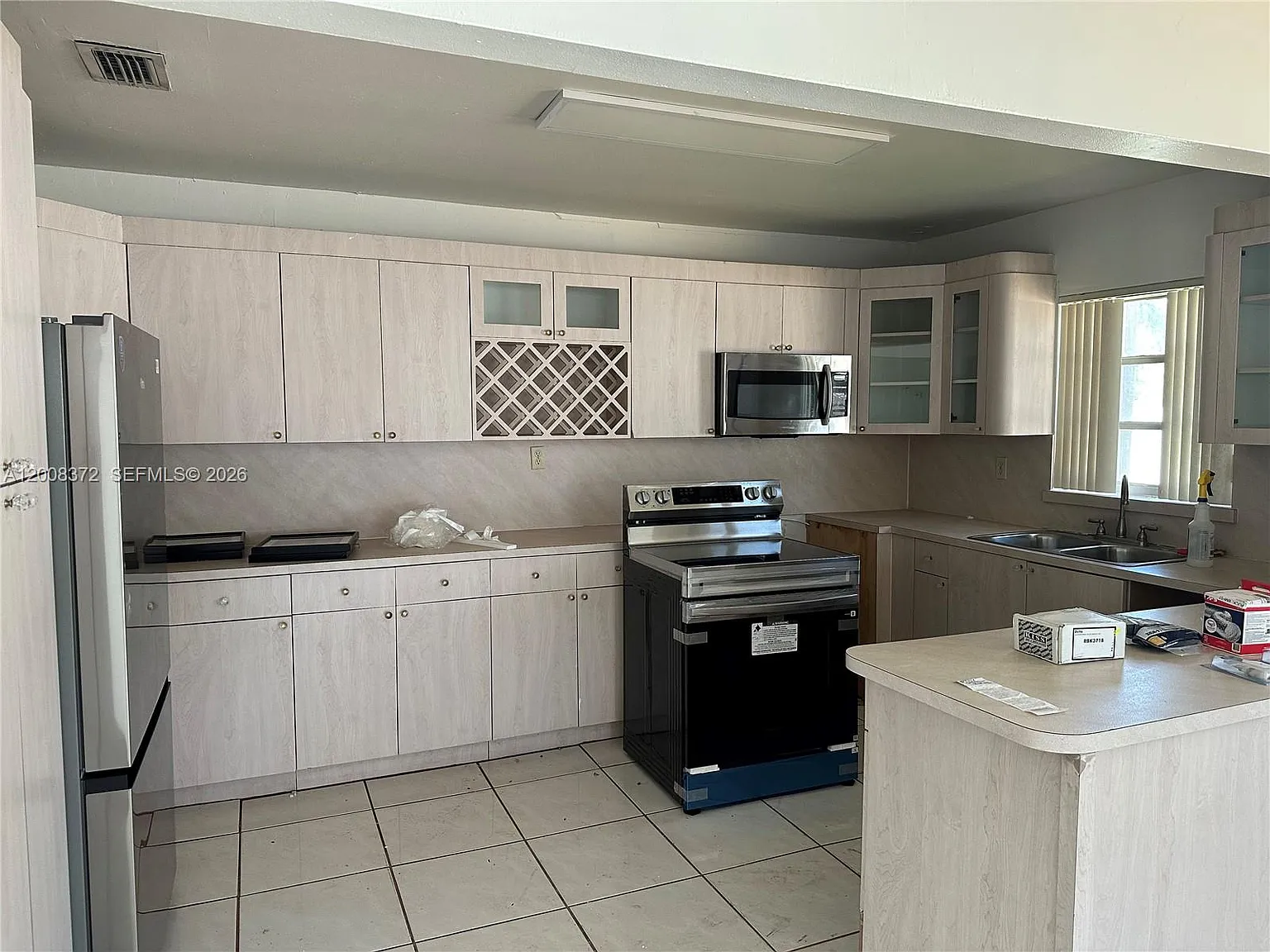3 bed, 2.0 bath, 2139 sqft, $3,500 — Photo 3