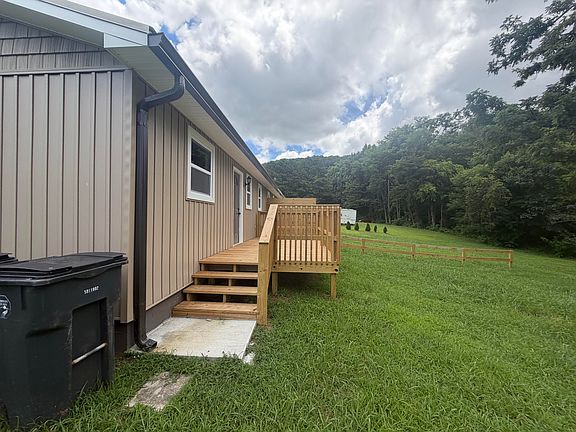 2nd image of 2860 Blue Ridge Dr