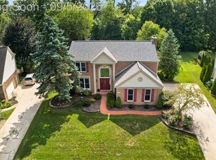48323 Red Run Dr, Canton, MI 48187