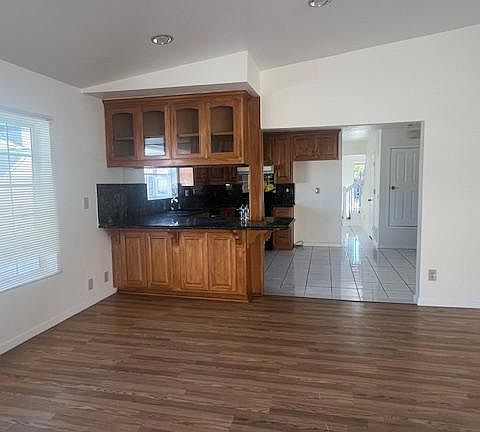 3rd image of 6820 Simi Pl