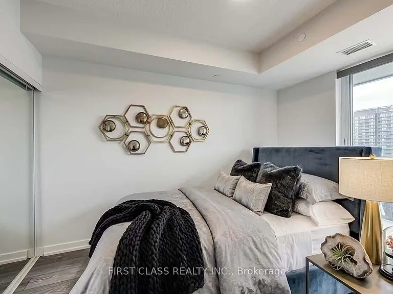 225 Sumach St #1706W — Photo 6