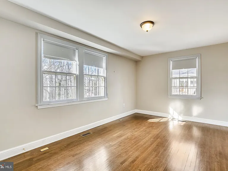10202 Frederick Ave — Photo 17