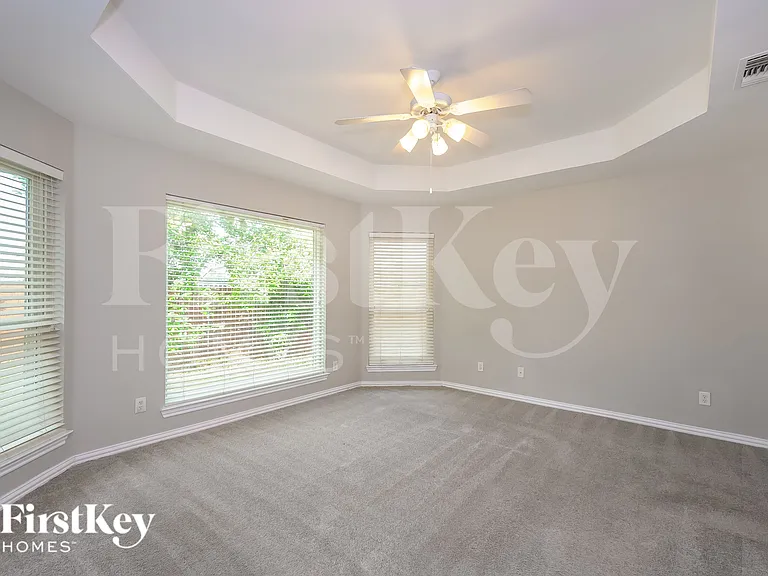 101 Canterbury Dr — Photo 8