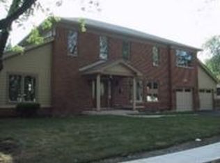 950 Carswell Ct, Elk Grove Village, IL 60007