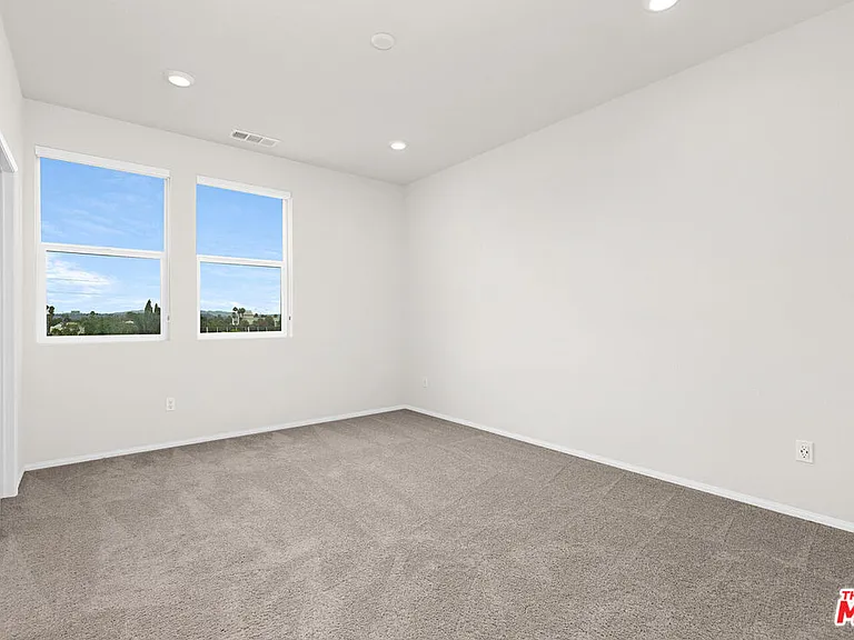 220 Lockhart Way — Photo 17