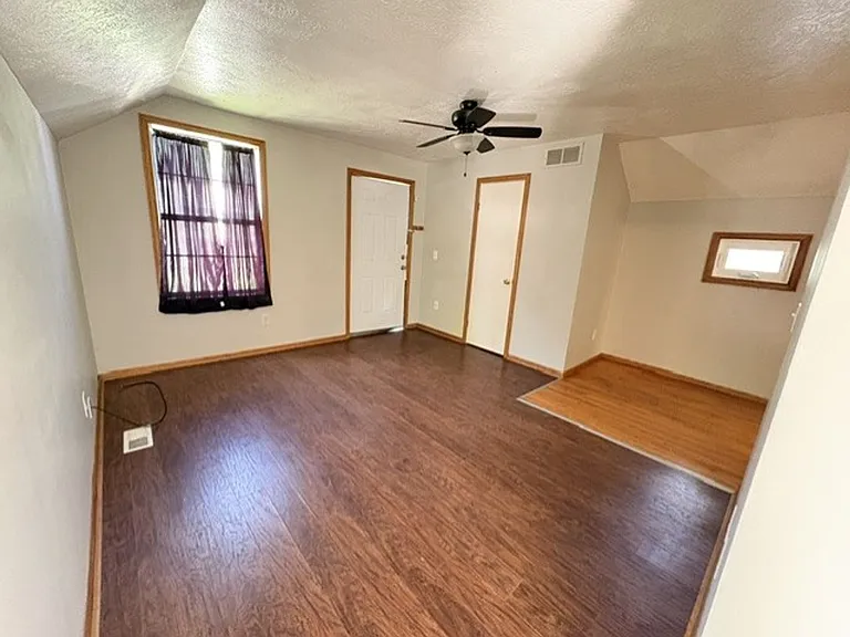 653 Sherman St — Photo 3