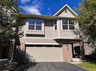1007 Drew Dr, Woodbury, MN 55129