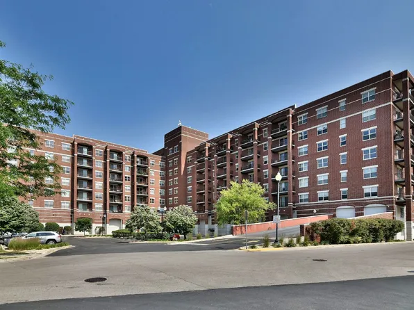 1700 Riverwoods Dr APT 802, Melrose Park, IL 60160