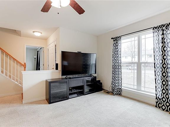 3rd image of 1702 Winona Blvd