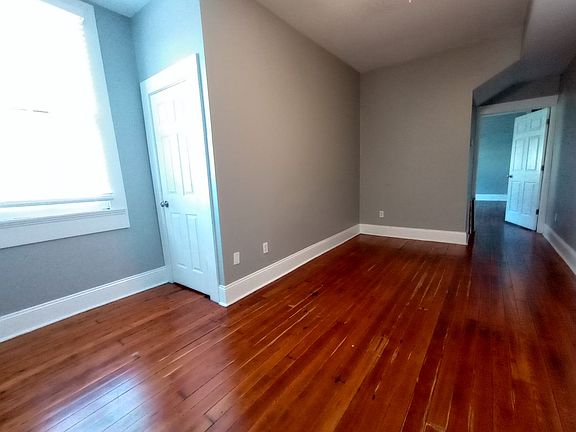 3rd image of 3125-27 Banks St #3127-A
