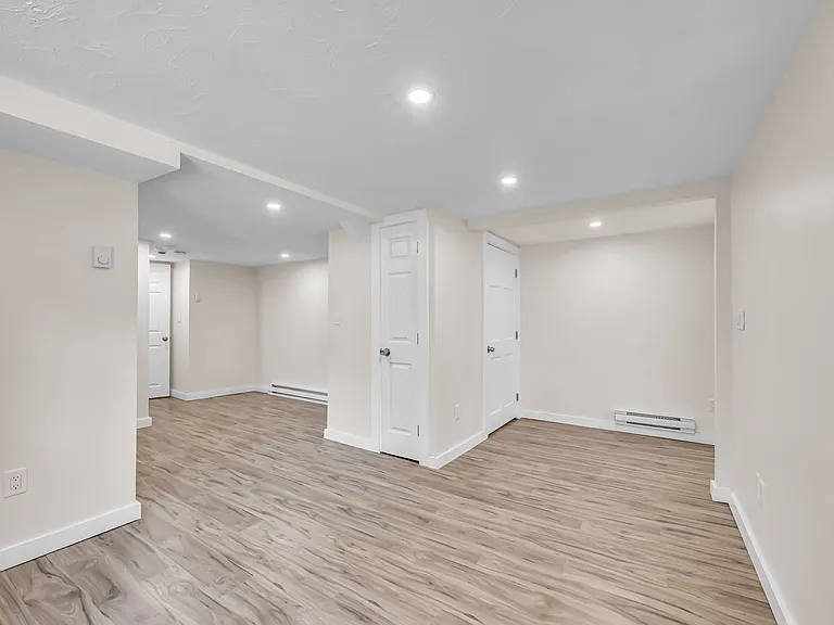 465 E 8th St #1 — Photo 30