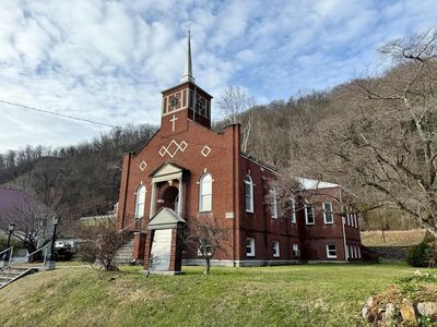 9303 Midland Trl, Glen Ferris, WV, 25090