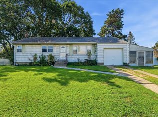 10 Shirley Lane, West Babylon, NY 11704