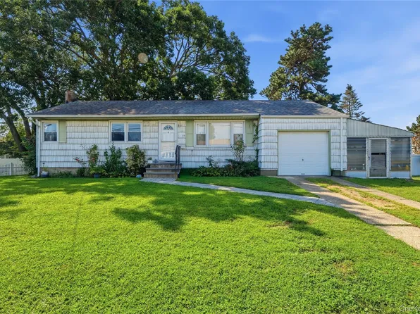 10 Shirley Lane, West Babylon, NY 11704