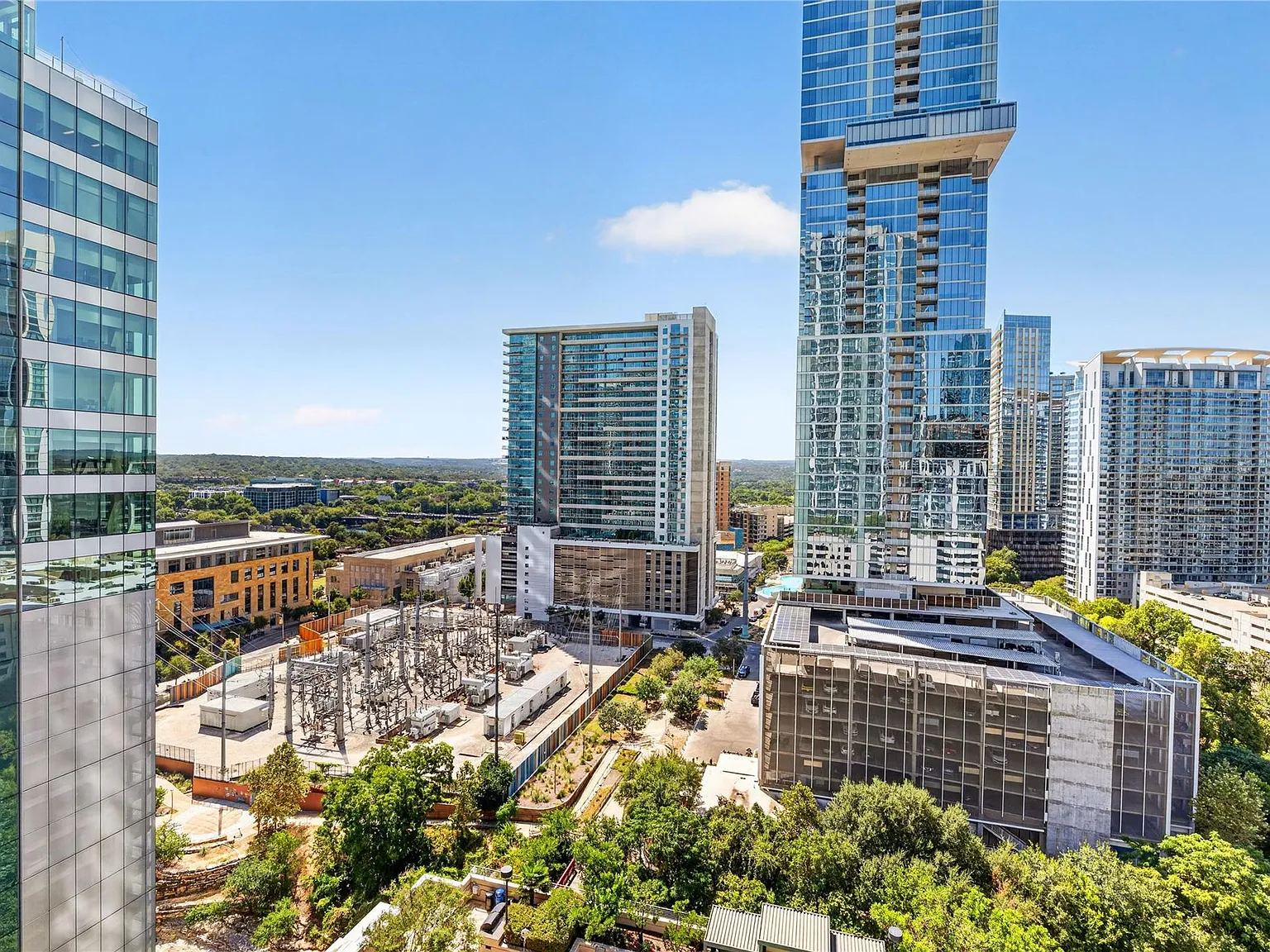2 bed, 2.0 bath, 998 sqft, $3,495 — Photo 3