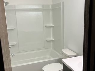 1009 W 8th St, Vinton, IA 52349