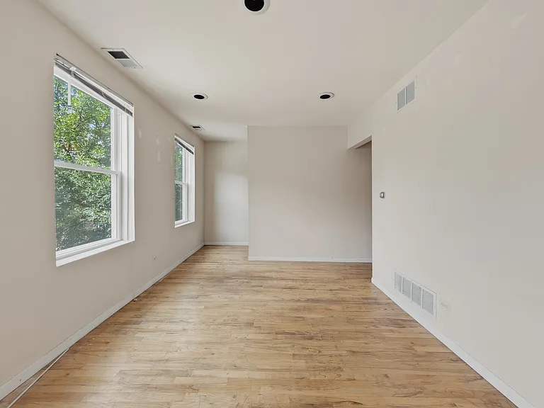 2823 N Lincoln Ave #2F — Photo 3