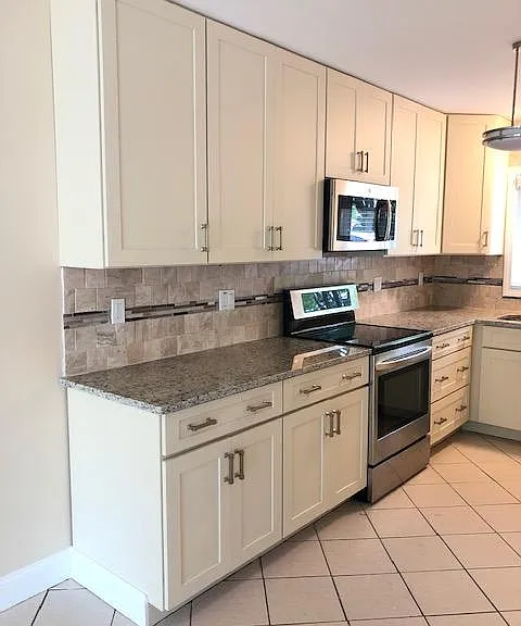 B11 Stonehedge Dr — Photo 1