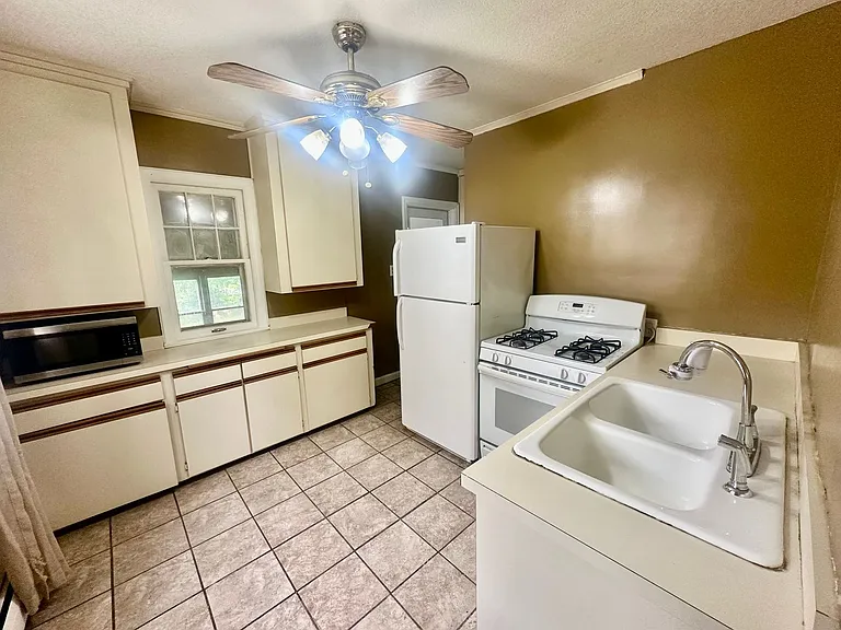 1303 Edgerton St — Photo 12