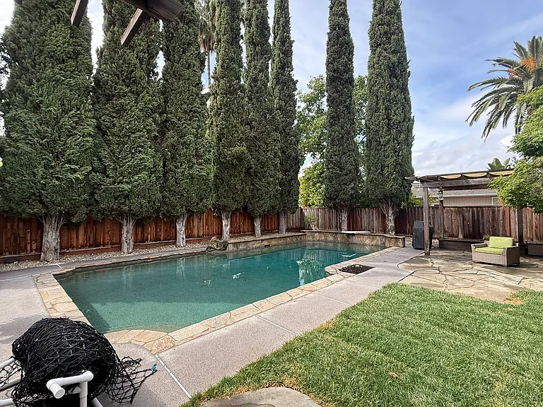 335 Barrow Ct — Photo 2