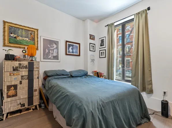 429 Kent Avenue image 5 of 9