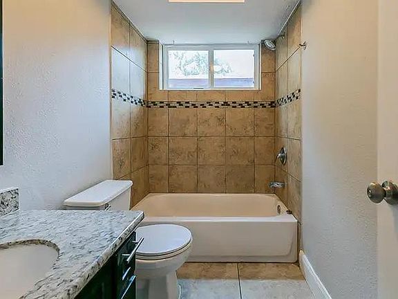 5th image of 10423 Towne Oak Ln