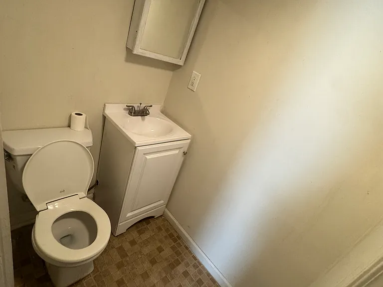 910 Oliver St #5 — Photo 6