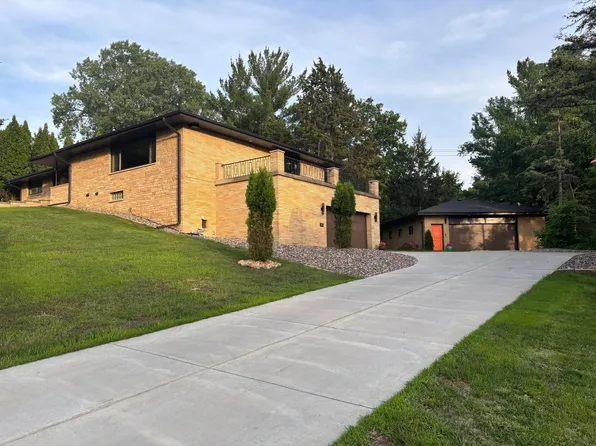 1472 Bridgeview Ave, Eagan, MN 55121