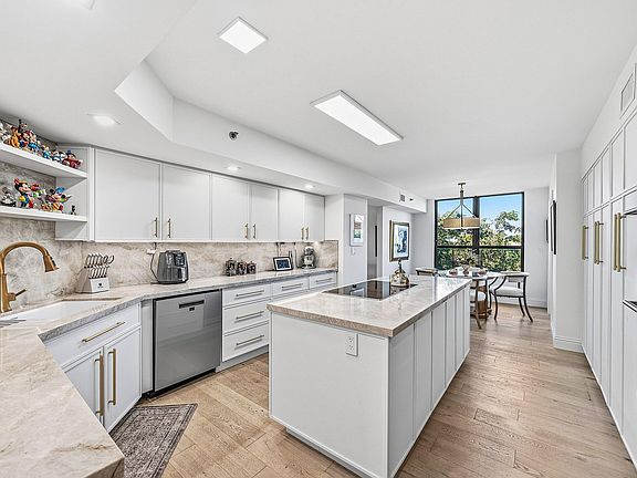 5th image of 7575 Imperial Drive #501