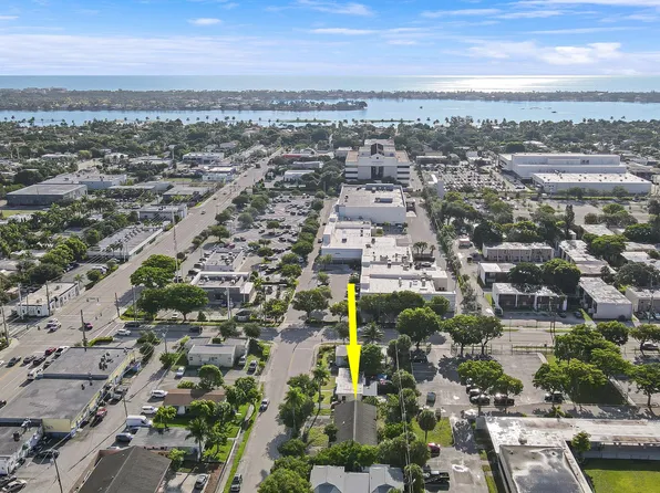 712 Gotham Court, West Palm Beach, FL 33405