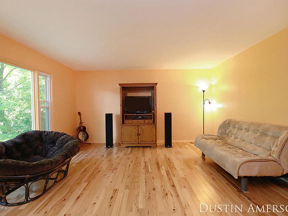 4th image of 110 Lauderdale Ave NE