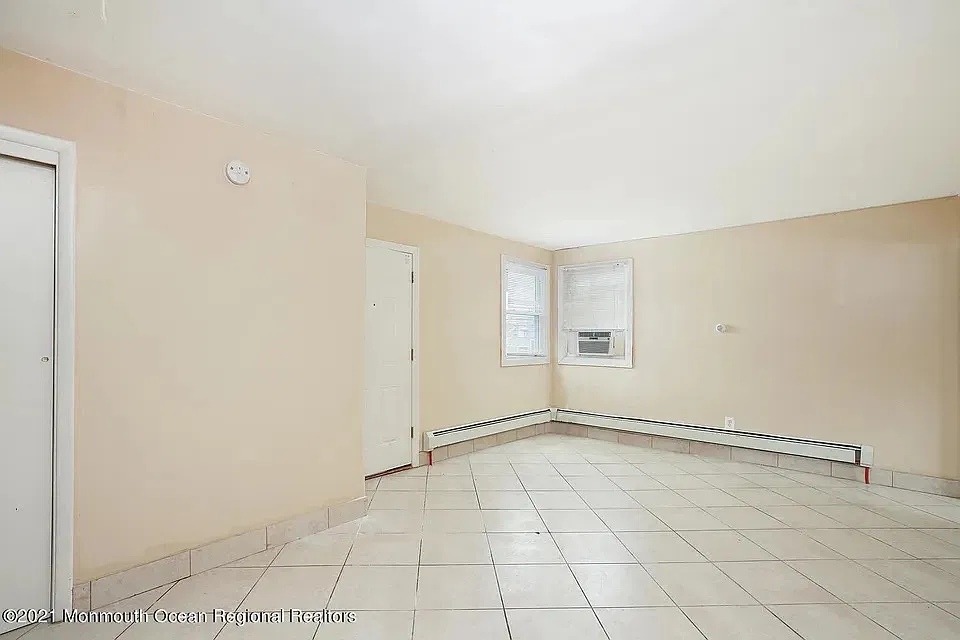 2 bed, 650 sqft, $1,700 — Photo 3
