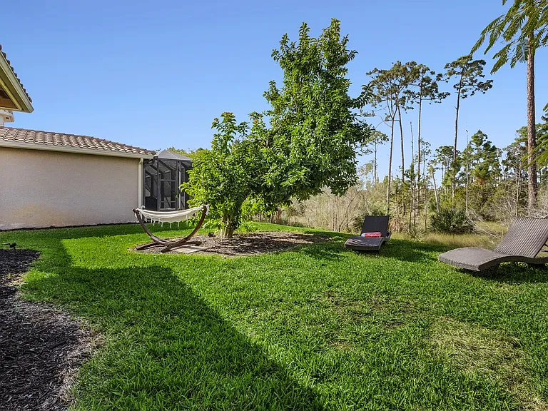 3063 Hudson Ter — Photo 31
