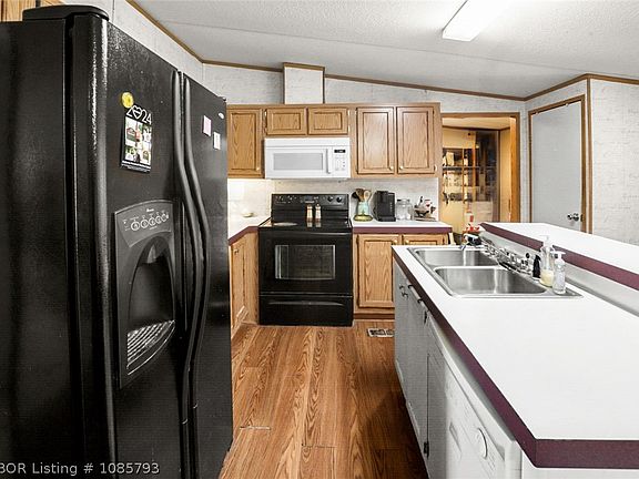 2nd image of 21409 9th St