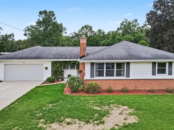 5215 Grosse Pointe St, Portage, MI 49024
